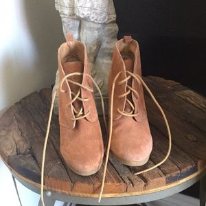 STEVE MADDEN SUEDE LACE UP WEDGE BOOTIES